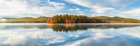 Early morning autumn on pemigewasset lake