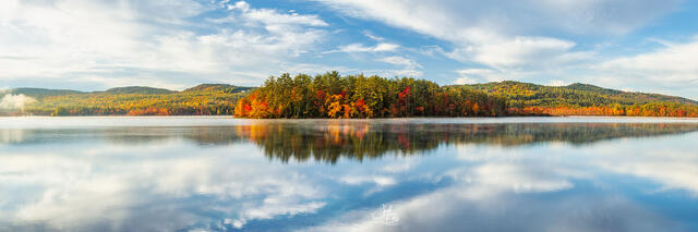 Early morning autumn on pemigewasset lake